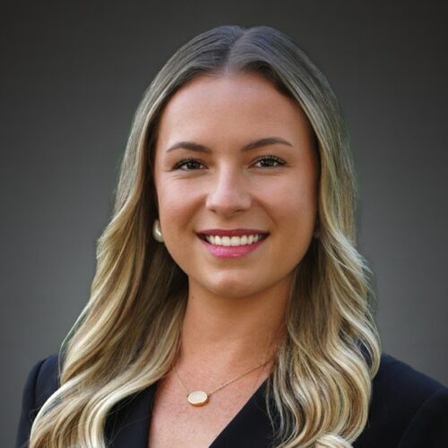 Amelia Roslund_Meet Us Amelia Roslund_Meet Us
